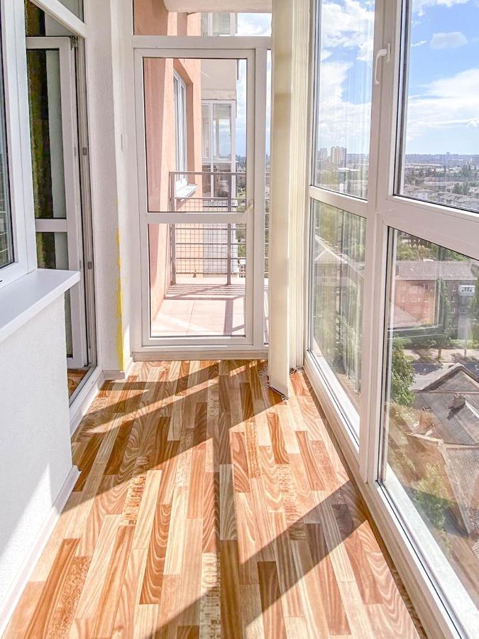 Large 2 Room Apartment With A Beautiful View 2 Min Metro Chernigivska Kiev Exterior foto