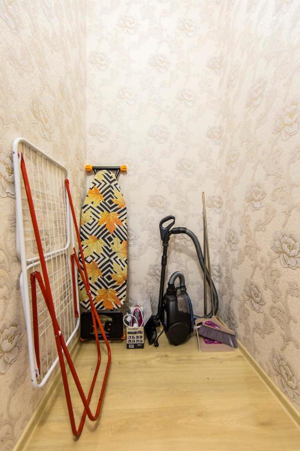 Large 2 Room Apartment With A Beautiful View 2 Min Metro Chernigivska Kiev Exterior foto