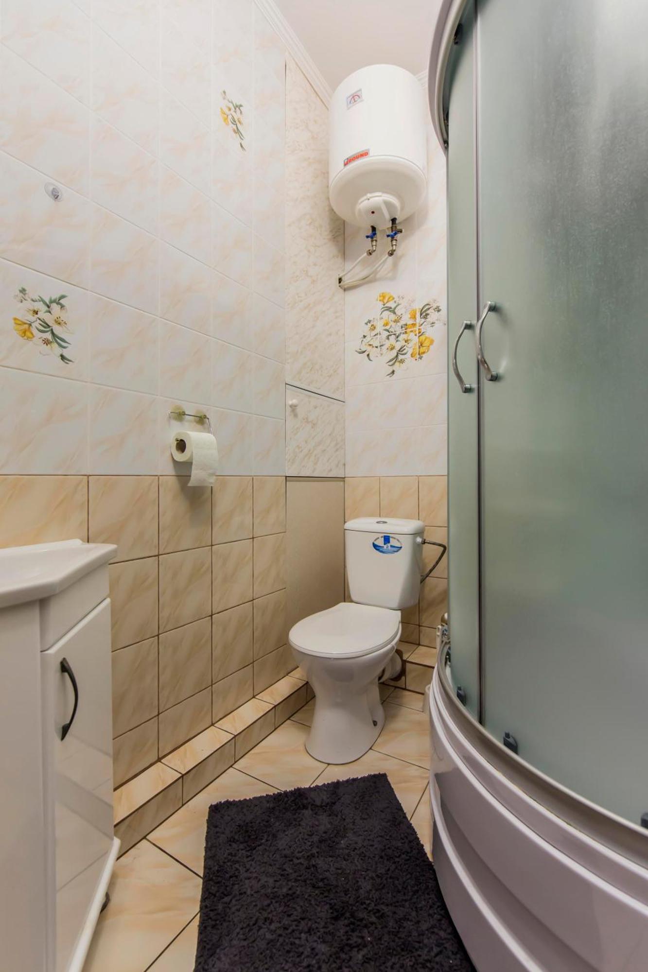 Large 2 Room Apartment With A Beautiful View 2 Min Metro Chernigivska Kiev Exterior foto