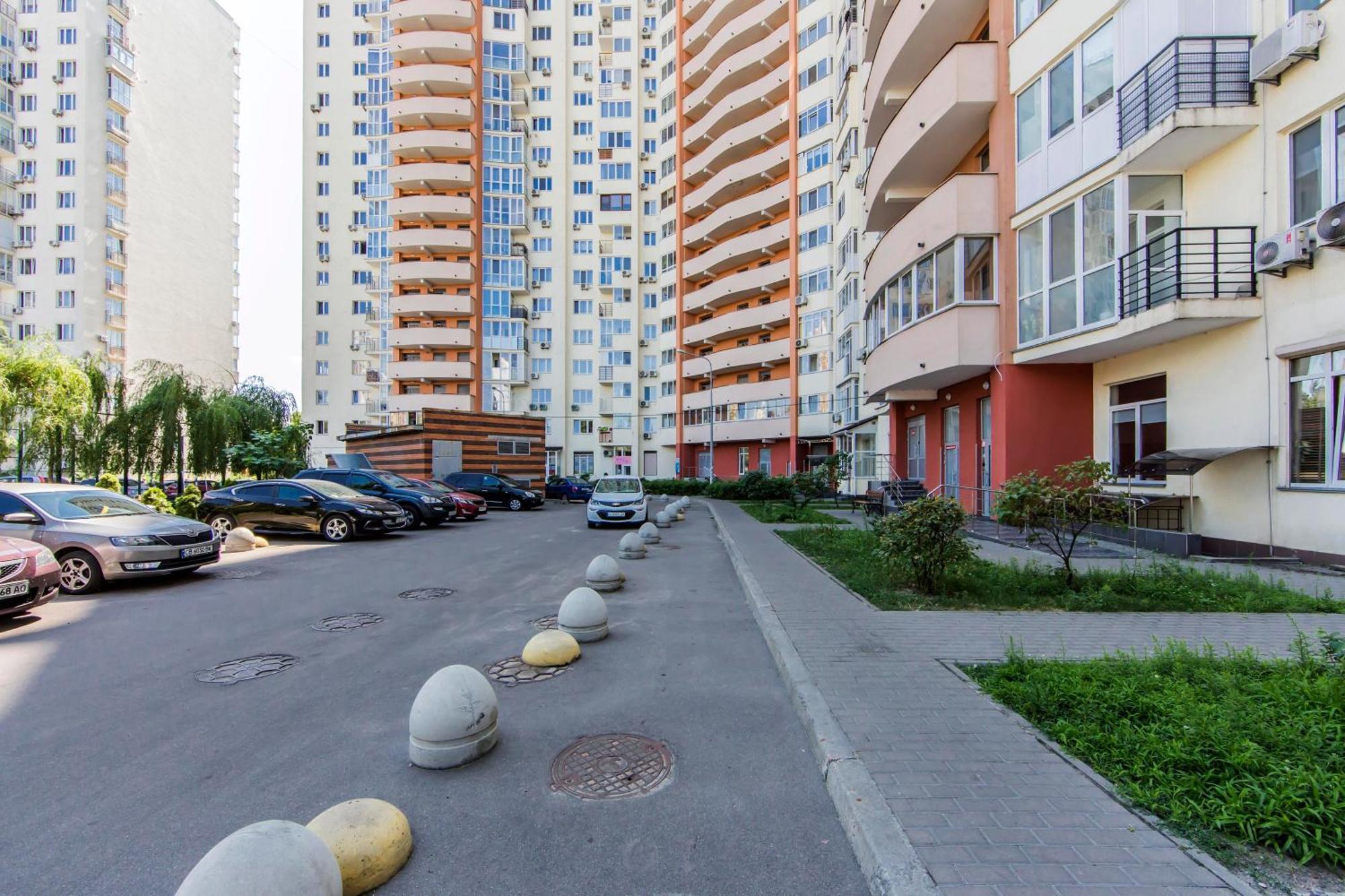 Large 2 Room Apartment With A Beautiful View 2 Min Metro Chernigivska Kiev Exterior foto