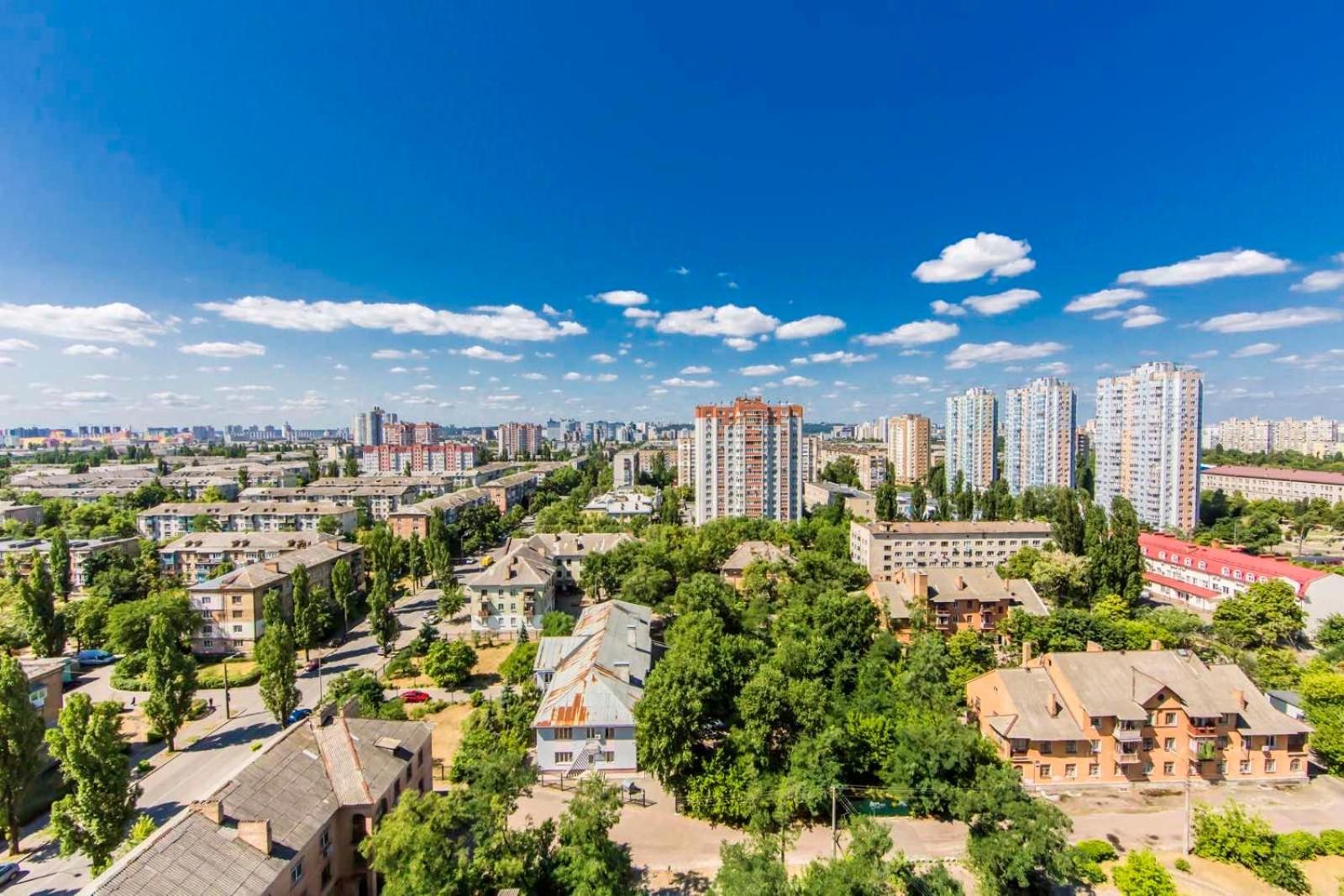 Large 2 Room Apartment With A Beautiful View 2 Min Metro Chernigivska Kiev Exterior foto